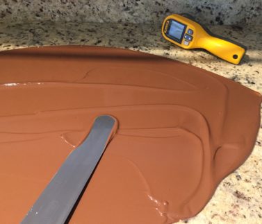 temperagem do chocolate na pedra com termometro